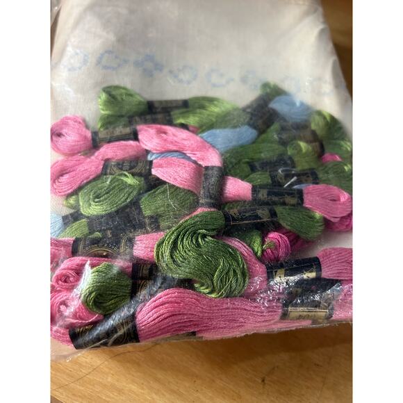 Vintage complete embroidery kit Lee Wards Rose Harmony 58”x78” rect tablecloth - Picture 6 of 6